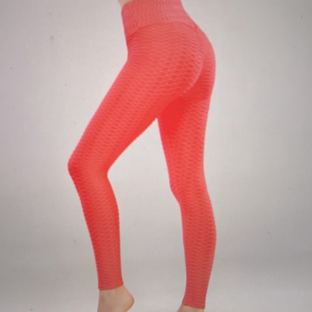 Yoga pants coral pattern hides cellulite